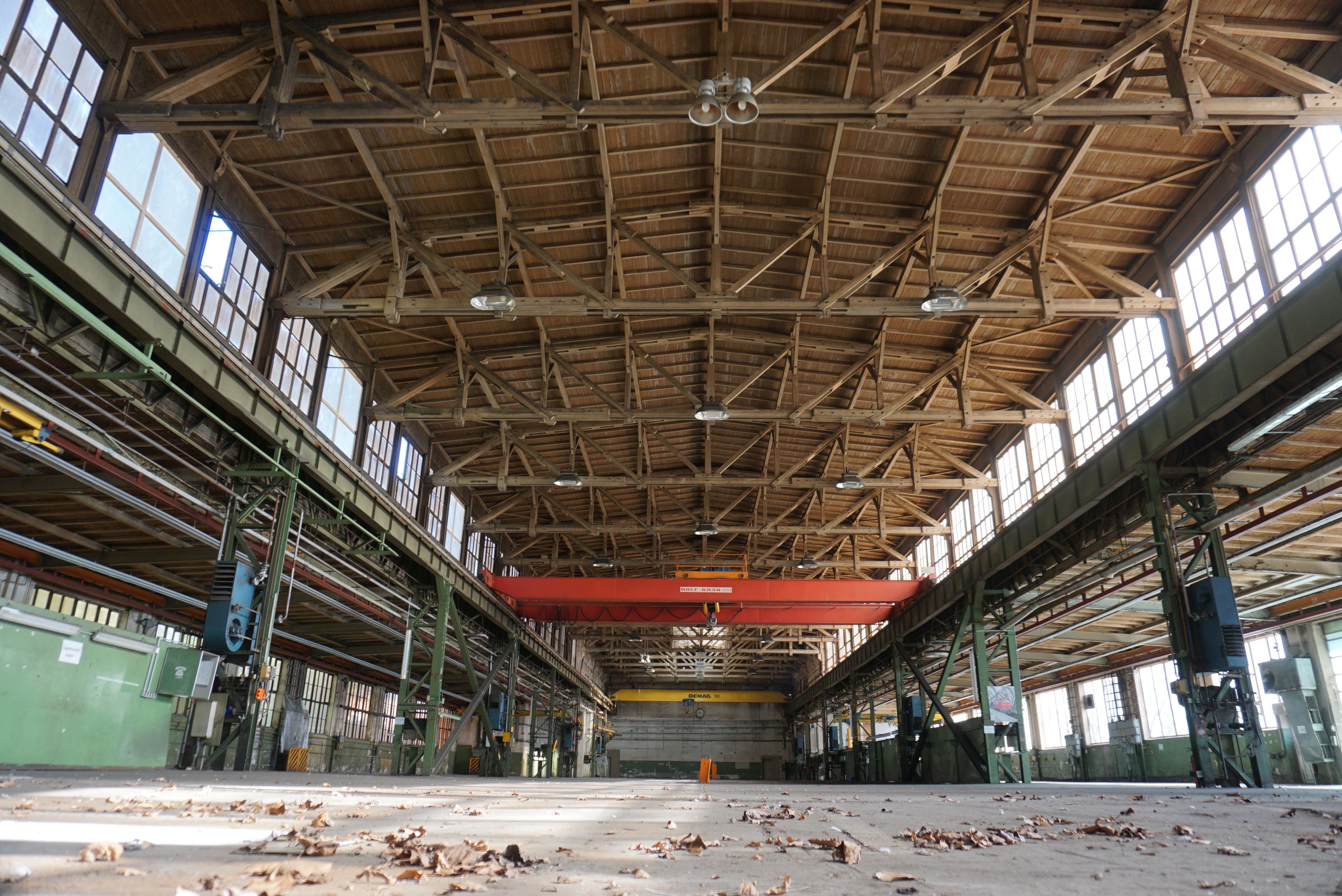 Blick in eine Halle - StrandOrt Kiel