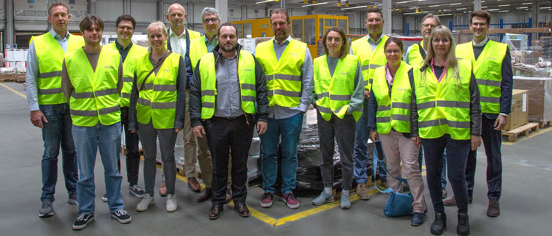 On tour: Arbeitskreis „Smarte, nachhaltige Wirtschaftsflächen“ besucht Logistikunternehmen DACHSER in Neumünster